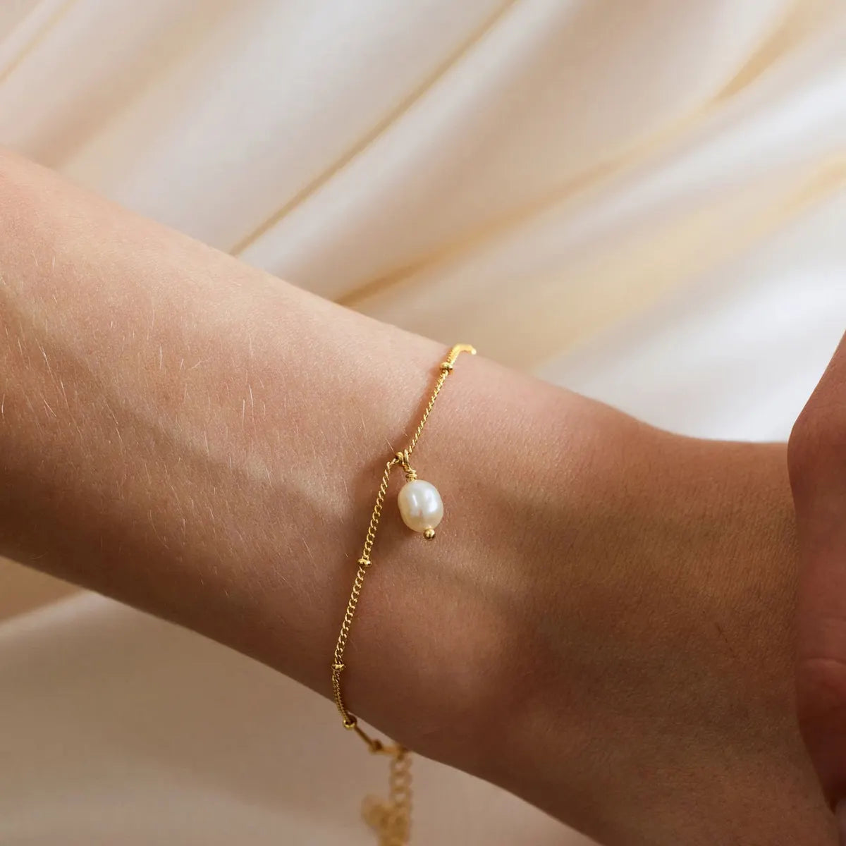 Jillian Pearl Bracelet